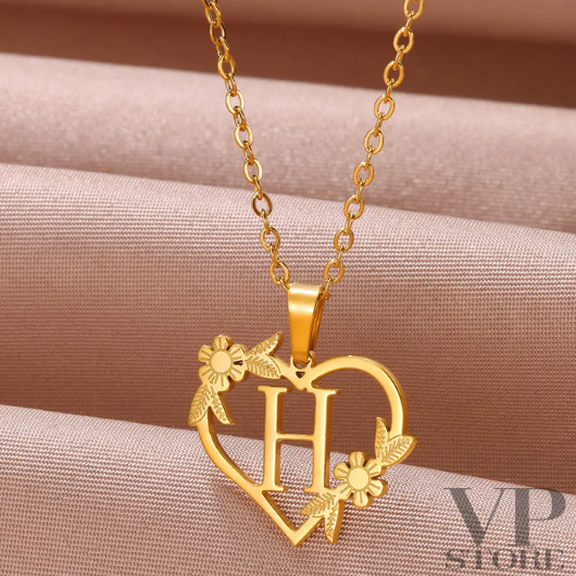 Necklace, personalized, with heart, letter and flowers.